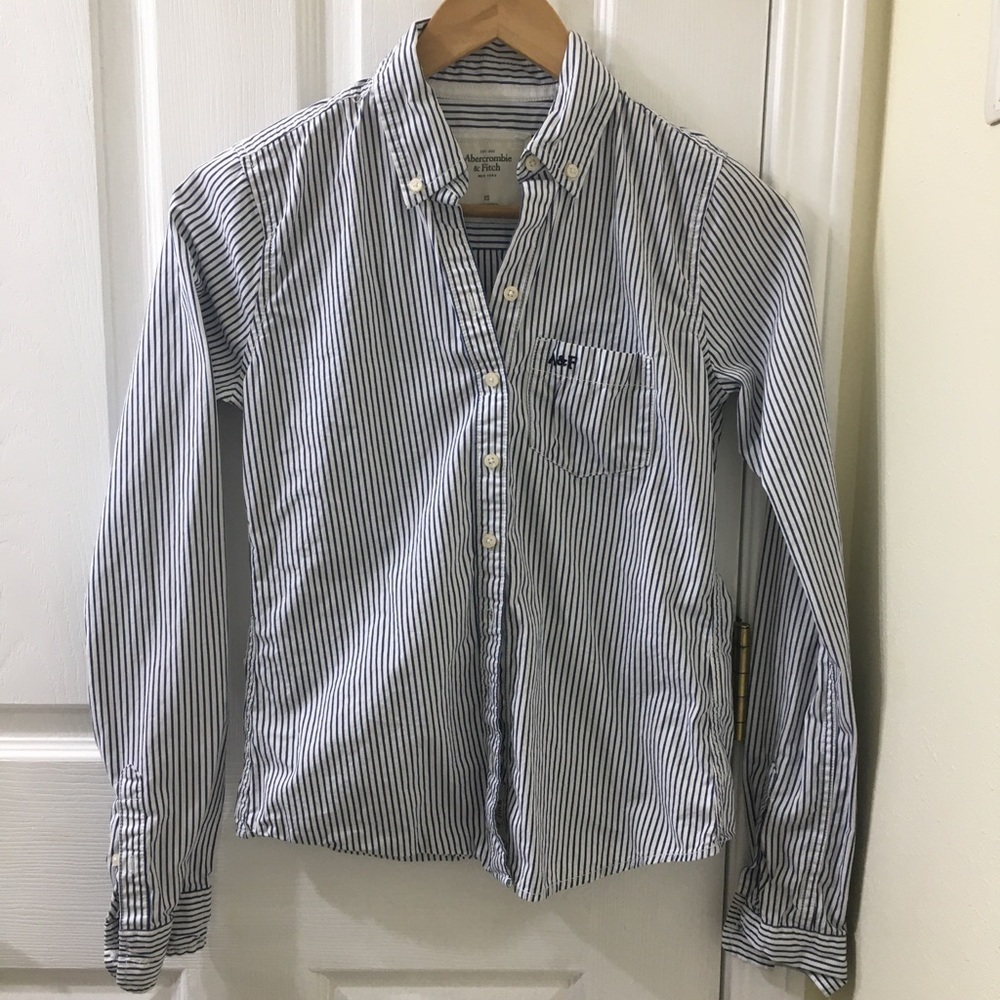 NWOT XS Women’s A&F button down shirt